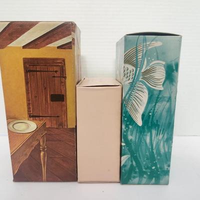 Avon Vintage Fragrance Gift Lot Sea Spirit Topaze Vanity Collection Beauty Dust Hearth Lamp Roses