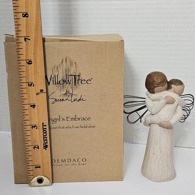 NIB Willow Tree "Angel's Embrace" Susan Lordi Figurine Demdaco 2002 #26084