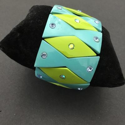 Vintage enamel rhinestone stretch bracelet.