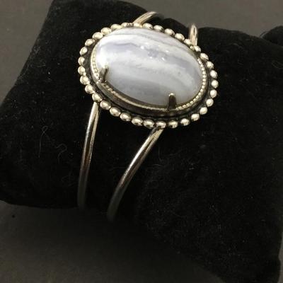 Beautiful vintage Silver plated, agate stone hinged bracelet
