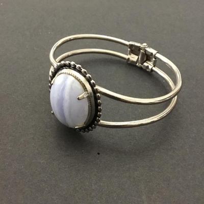 Beautiful vintage Silver plated, agate stone hinged bracelet