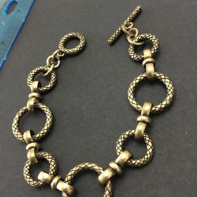 Beautiful bronze tone toggle bracelet