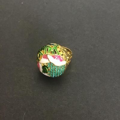 Beautiful, vintage Dome enamel, green crystals and Calla Lily poppy design