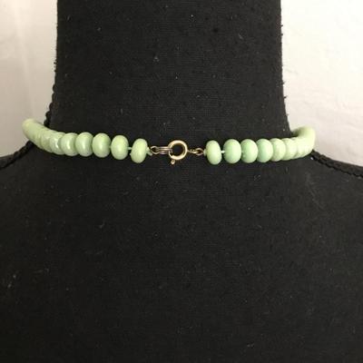Vintage pistachio, green bead necklace