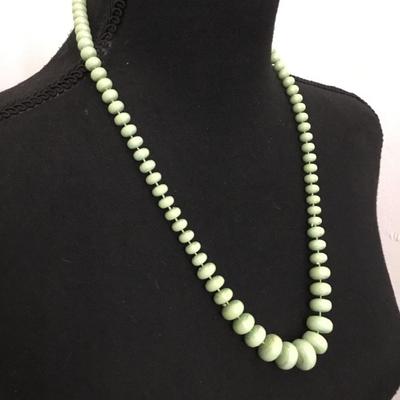 Vintage pistachio, green bead necklace