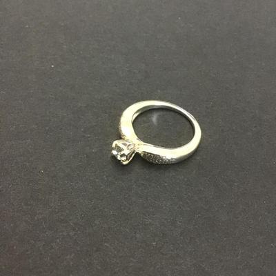 Beautiful light rose gold Silvertone fashion ring