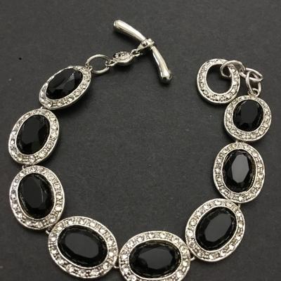 Gorgeous Monet very nice rhinestone black onyx or black glass toggle bracelet