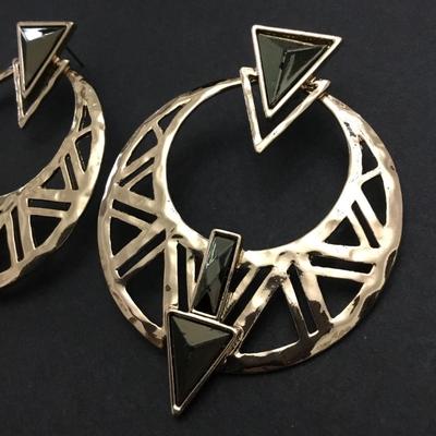 Gorgeous very nice gold toned statement earrings