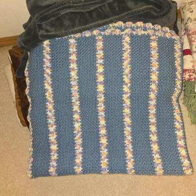 2 blankets 3 small quilts/afgans