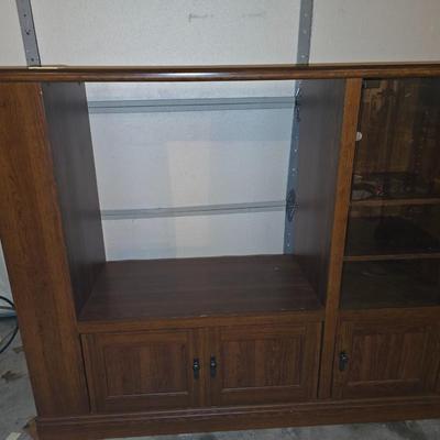 Entertainment center