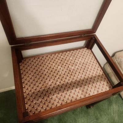 Mahogany Bjouterie Display Table