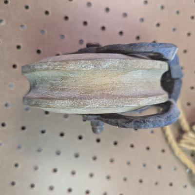 Vintage Cast Iron House Barn Hay Pulley 6" Wheel Block Tackle