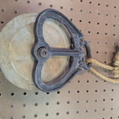 Vintage Cast Iron House Barn Hay Pulley 6" Wheel Block Tackle