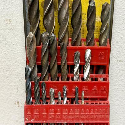 Sale Photo Thumbnail #564: All drill bits are used, some sizes are missing.  Box has slight corrosion on the outside, but is in solid condition.