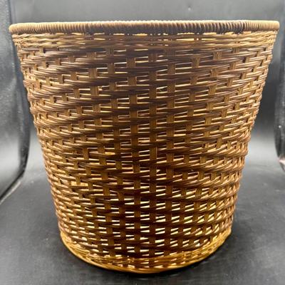 Sale Photo Thumbnail #580: Like-new condition, approx. 11” tall.