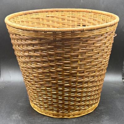 Sale Photo Thumbnail #577: Like-new condition, approx. 11” tall.