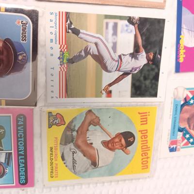 COLLECTIBLE BASEBALL CARDS (1)