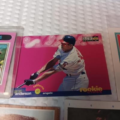 COLLECTIBLE BASEBALL CARDS (1)