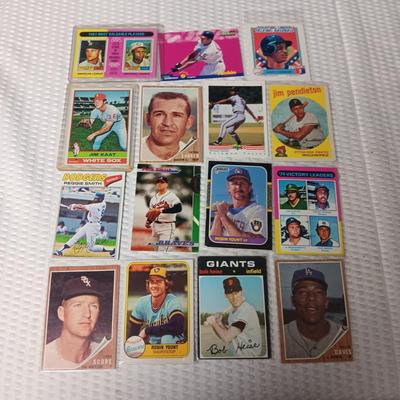 COLLECTIBLE BASEBALL CARDS (1)