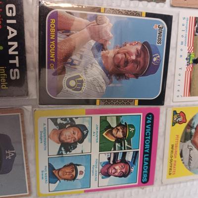 COLLECTIBLE BASEBALL CARDS (1)