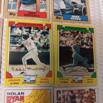 COLLECTIBLE BASEBALL CARDS (2)