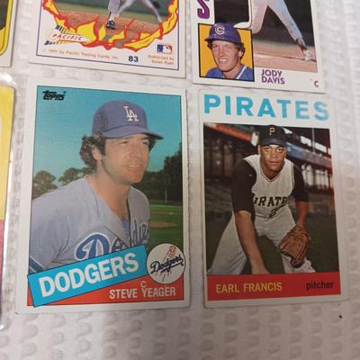 COLLECTIBLE BASEBALL CARDS (2)
