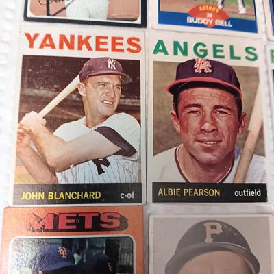 COLLECTIBLE BASEBALL CARDS (3)