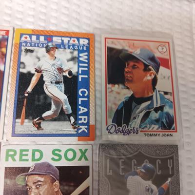 COLLECTIBLE BASEBALL CARDS (3)