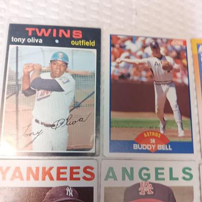 COLLECTIBLE BASEBALL CARDS (3)