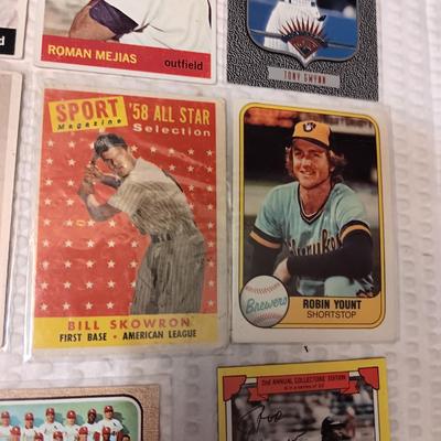 COLLECTIBLE BASEBALL CARDS (3)
