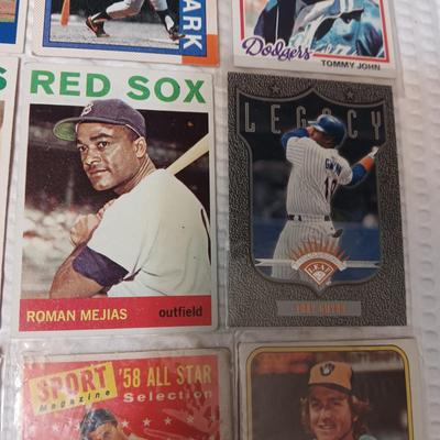 COLLECTIBLE BASEBALL CARDS (3)