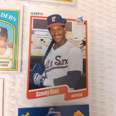 SAMMY SOSA AND OTHER BASEBALL CARDS