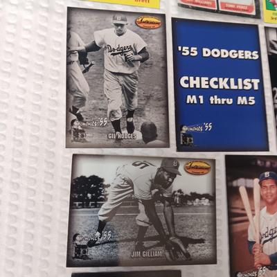 COLLECTIBLE BASEBALL CARDS (4)