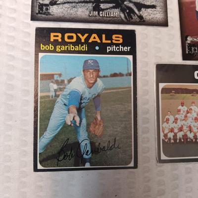 COLLECTIBLE BASEBALL CARDS (4)
