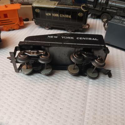 MOSTLY LIONEL NEW YORK CENTRAL MODEL TRAINS