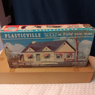 MOSTLY LIONEL NEW YORK CENTRAL MODEL TRAINS