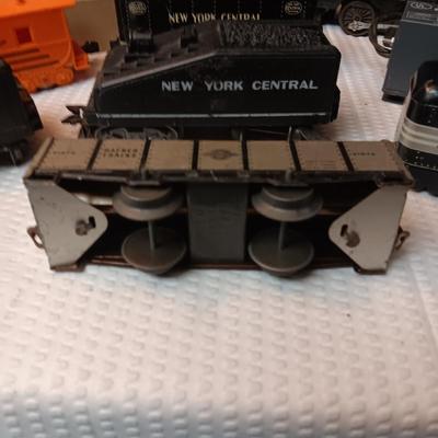 MOSTLY LIONEL NEW YORK CENTRAL MODEL TRAINS