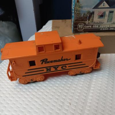 MOSTLY LIONEL NEW YORK CENTRAL MODEL TRAINS