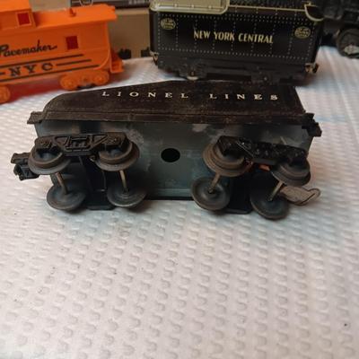 MOSTLY LIONEL NEW YORK CENTRAL MODEL TRAINS