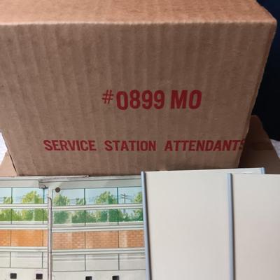 SERVICE STATION ATTENDANT TOY WITH EXTRA CHARACTERS