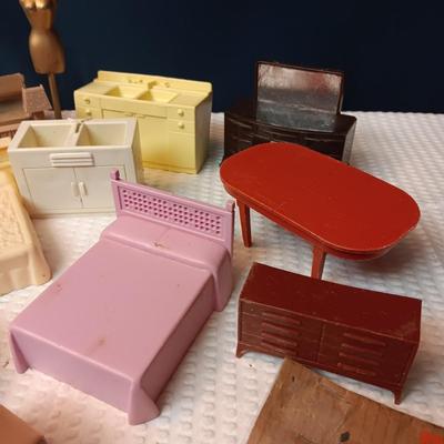 DOLLHOUSE FURNITURE (2)