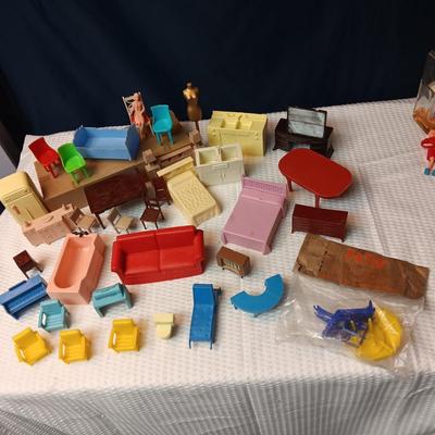 DOLLHOUSE FURNITURE (2)