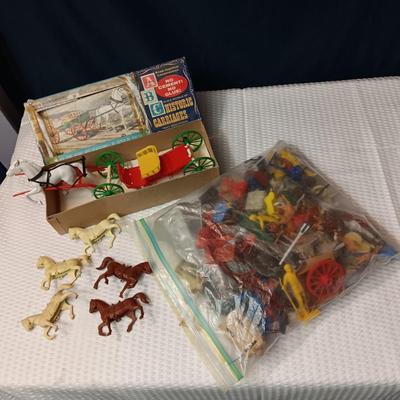 LARGE BAG FULL OF WESTERN PLAY FIGURES, HORSES AND CARRIAGE
