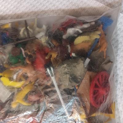 LARGE BAG FULL OF WESTERN PLAY FIGURES, HORSES AND CARRIAGE