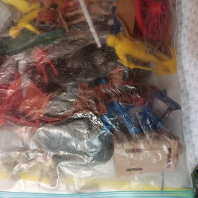 LARGE BAG FULL OF WESTERN PLAY FIGURES, HORSES AND CARRIAGE