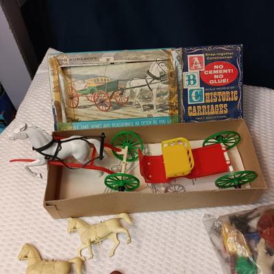LARGE BAG FULL OF WESTERN PLAY FIGURES, HORSES AND CARRIAGE