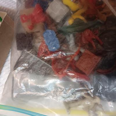 LARGE BAG FULL OF WESTERN PLAY FIGURES, HORSES AND CARRIAGE