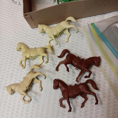 LARGE BAG FULL OF WESTERN PLAY FIGURES, HORSES AND CARRIAGE