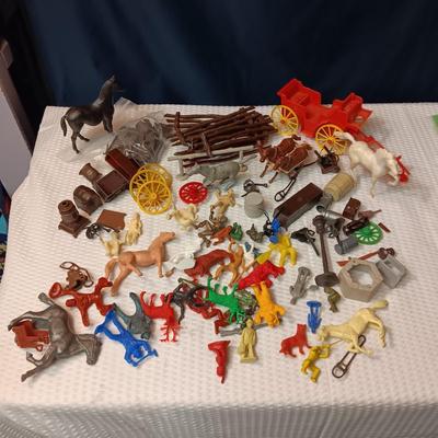 A VARIETY OF WESTERN PLAY FIGURES, CAMP SIGHT AND WAGON