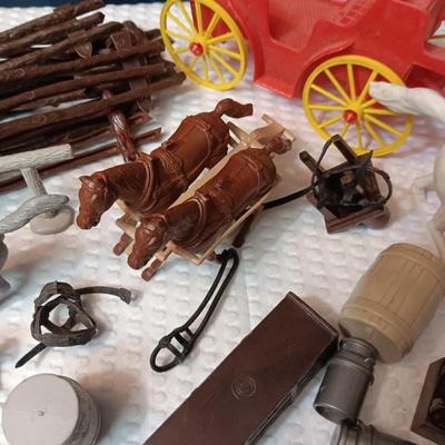 A VARIETY OF WESTERN PLAY FIGURES, CAMP SIGHT AND WAGON